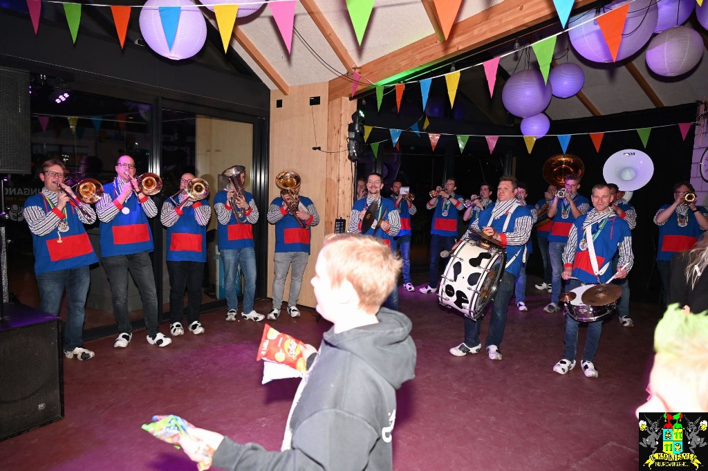 ../Images/Jeugddisco Glow in the Dark 042.jpg